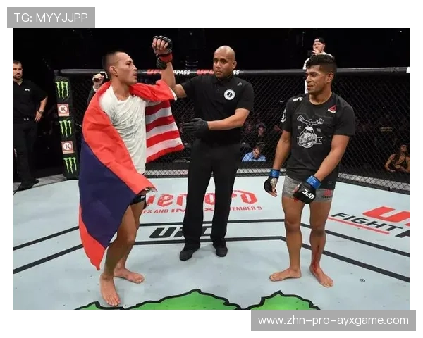 UFC 赛场选手裸绞成功终结比赛